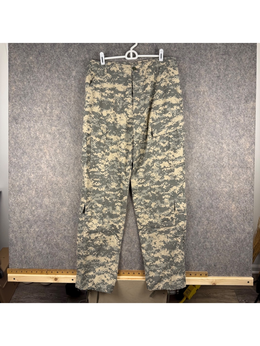 US Army Combat Uniform Pants Digital Camo Men Medium Regular 31-34 Waist New 407